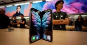iphone قابل للطى ونظارات ذكية ضمن خطة آبل لذكرى أيفون الـ20