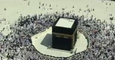 بكسوتها الجديدة.. شاهد طواف