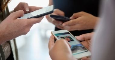 توقعات بتراجع شحنات الهواتف