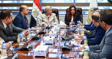 وزيرتا البيئة والتنمية المحلية