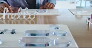 آبل تتراجع عن مظهر