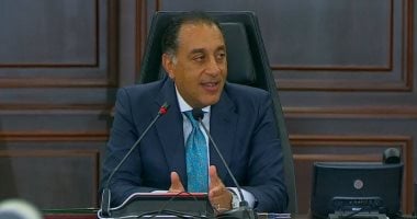 رئيس الوزراء يستعرض نماذج