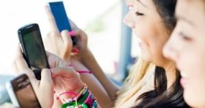 10 خطوات تحمى بطارية هاتفك من الاحتراق.. أبرزها توقف شحنة عند 90%