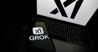 Grok Imagine يتيح توليد